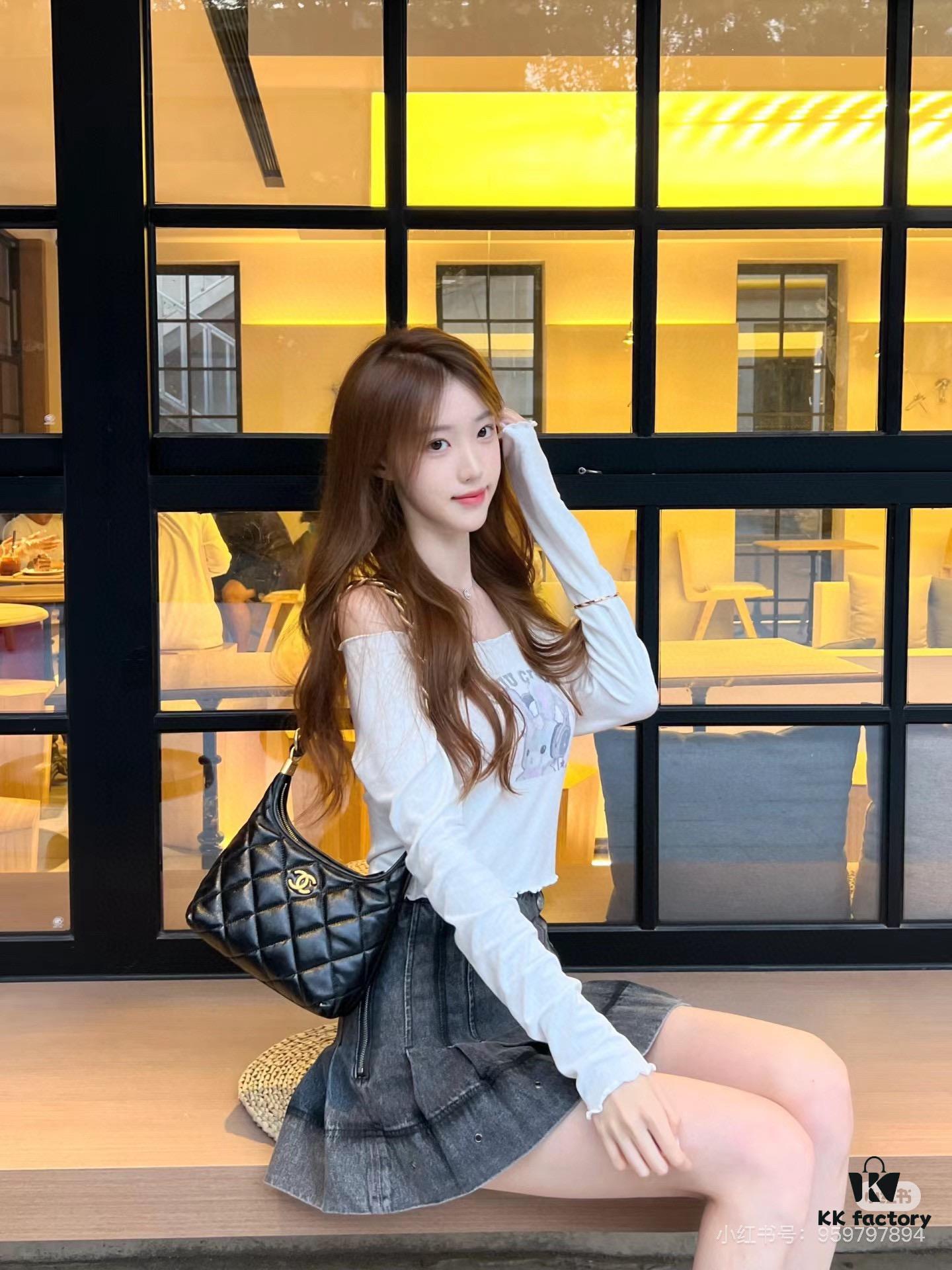 New Arrival Mini Unfiltered | Today's Must-Have: Chanel 24A Hobo 🖤