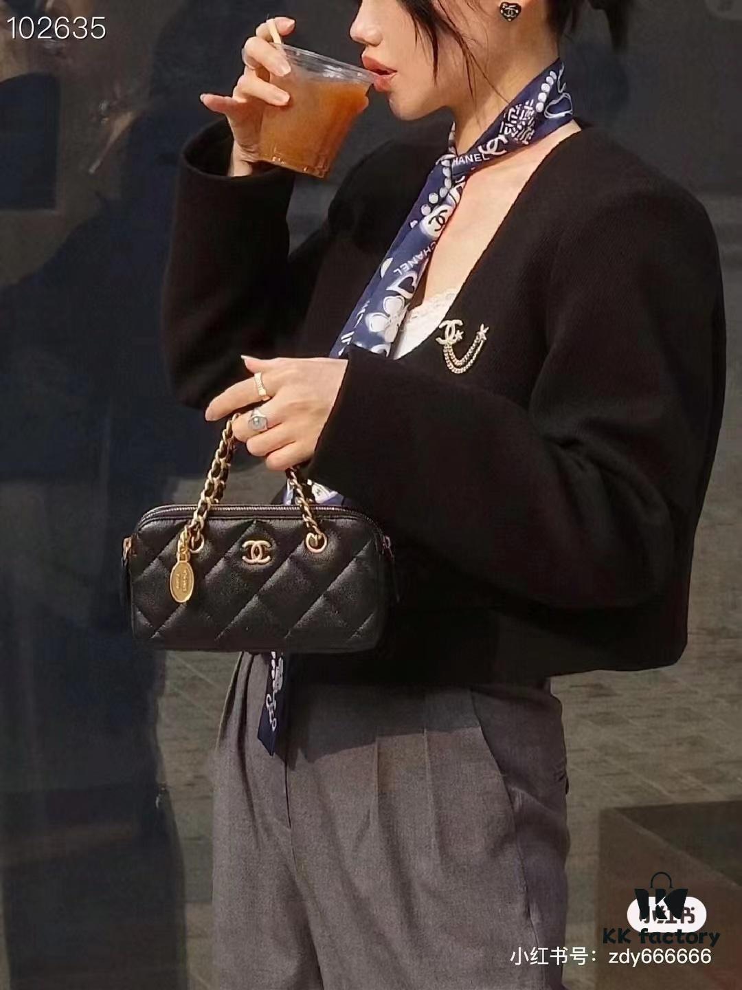 Chanel 23K Gold Coin Chain Bag Vintage Style 270 Batch