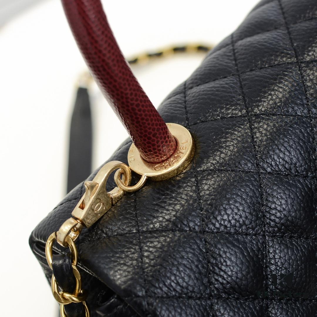 Black and Red Chanel-Style Shoulder Handbag with Unique Clasp Design, Dual Carry Options (Handheld or Crossbody), Premium Imported Full-Grain Calfskin with Lychee Texture, Upgraded Gold-Tone Hardware