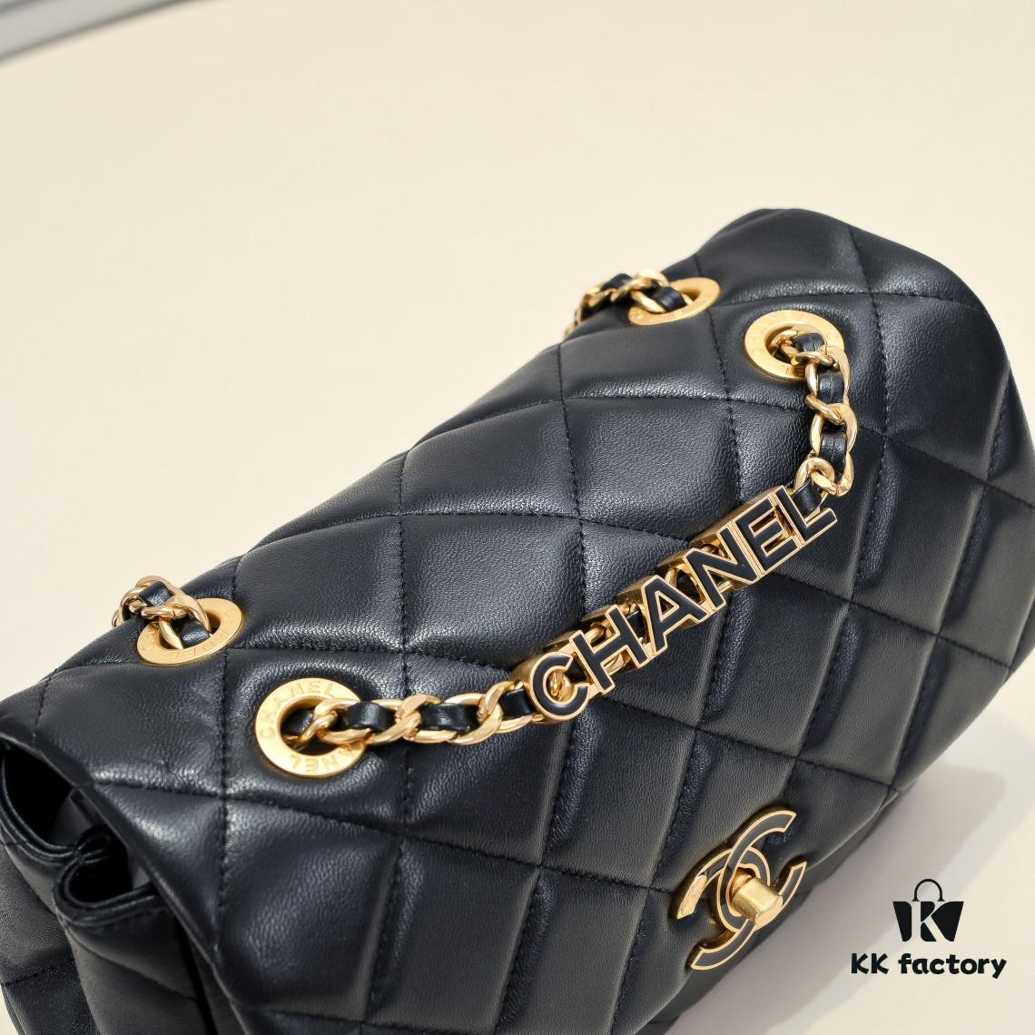 Chanel 2024 Spring-Summer Early Collection Runway Latest Model Classic Quilted Flap Bag with Bold Gold Chain Accent