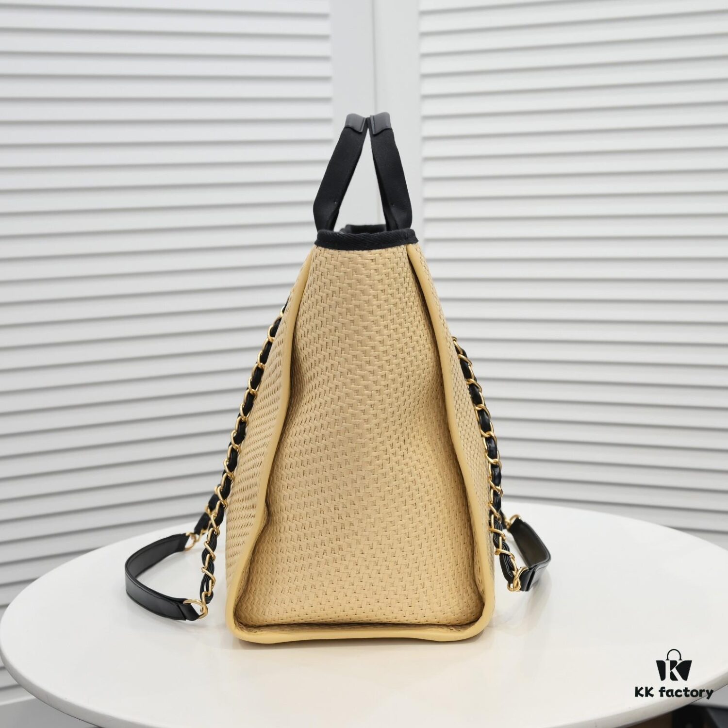 Chanel | 2021 New Straw Woven Beach Tote Bag 🏖️