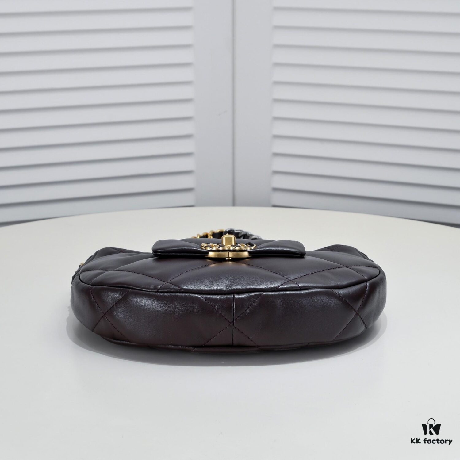 New Arrival‼️ CHANEL 19bag Collection 24C Pre-Spring Half-Moon Shoulder Bag