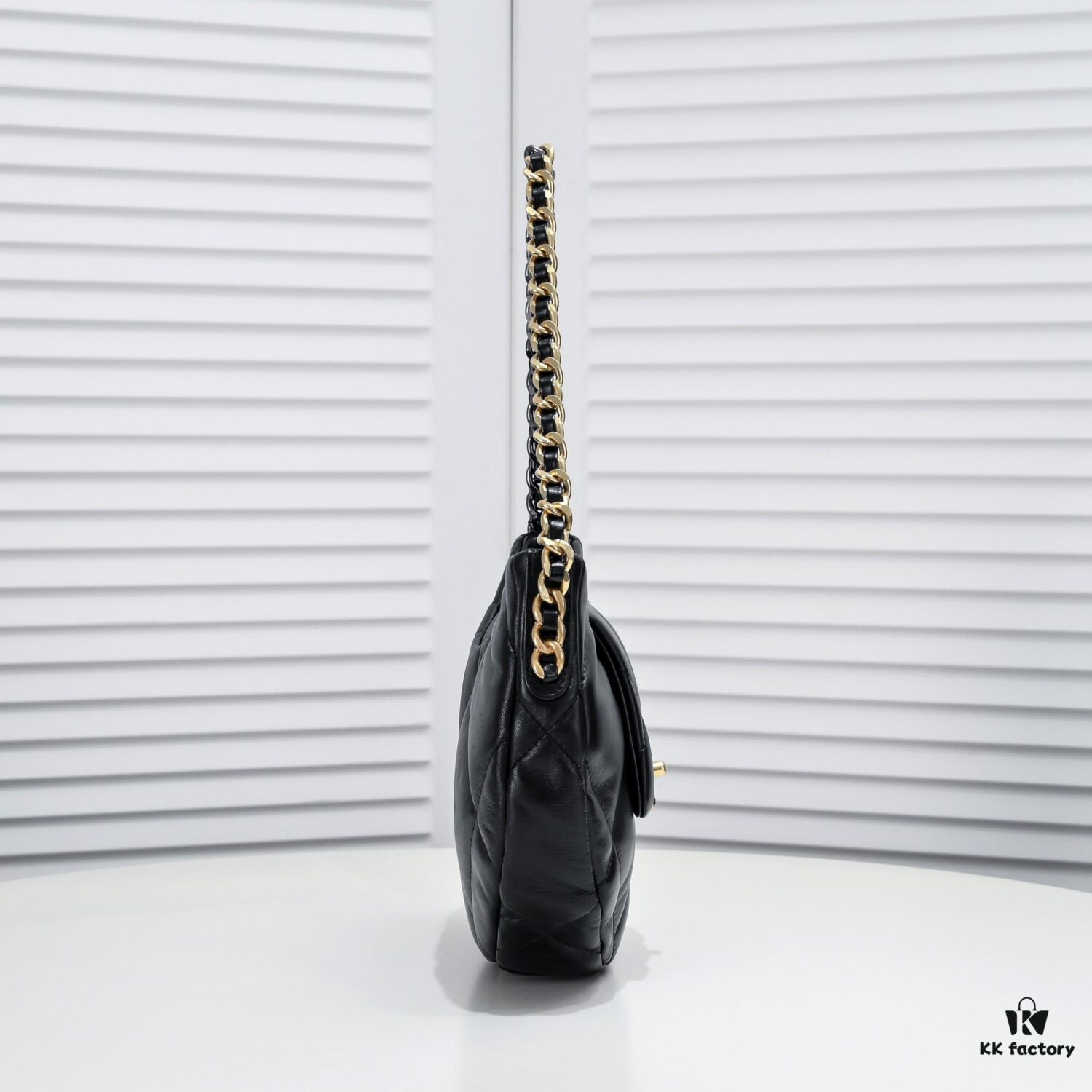 New Release‼️ CHANEL 19bag Collection 24C Pre-Spring Half-Moon Crossbody Bag