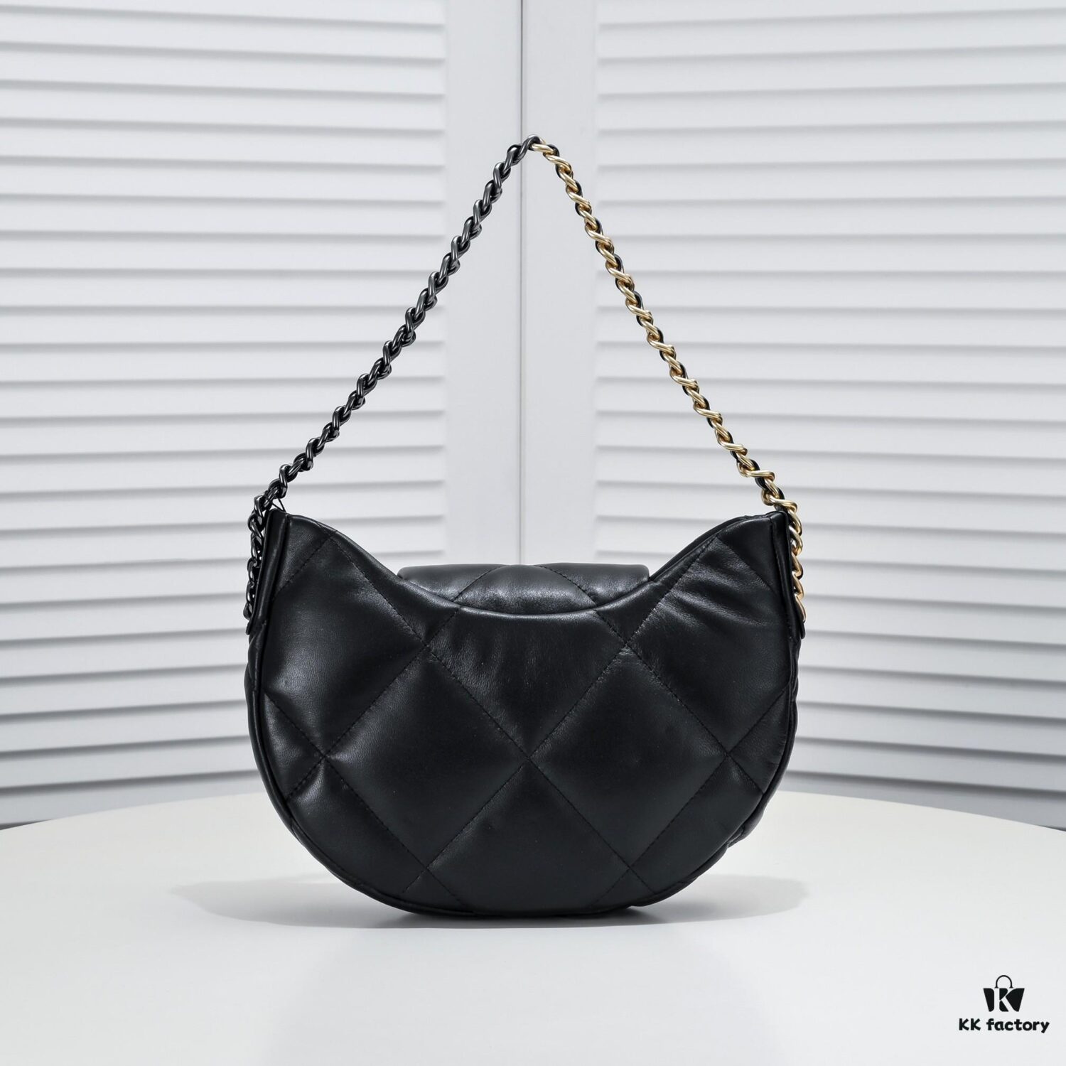 New Release‼️ CHANEL 19bag Collection 24C Pre-Spring Half-Moon Crossbody Bag