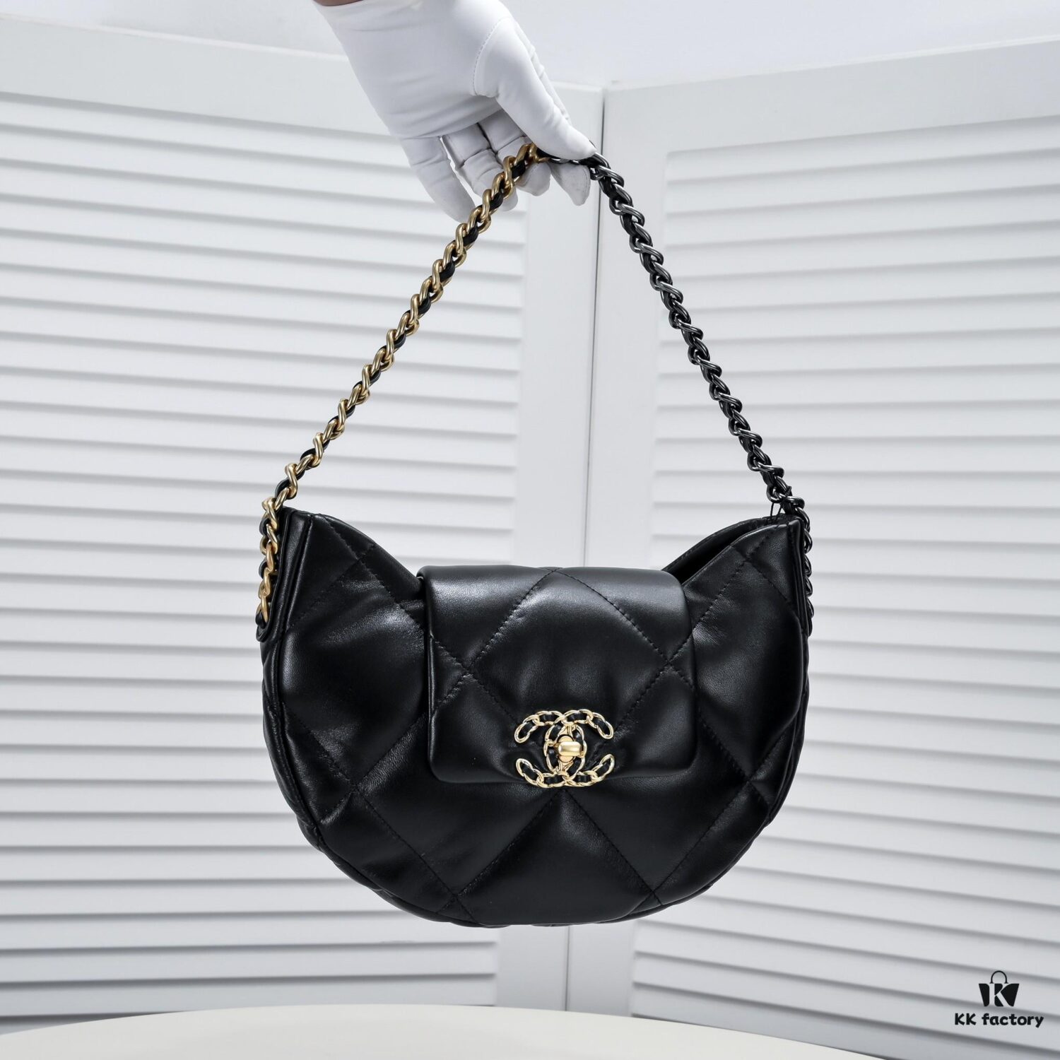 New Release‼️ CHANEL 19bag Collection 24C Pre-Spring Half-Moon Crossbody Bag