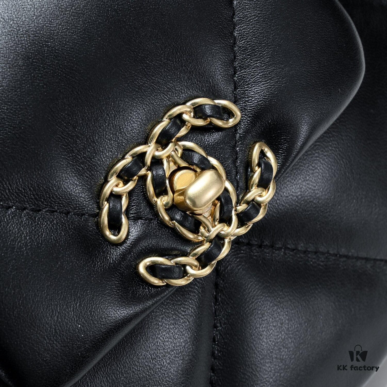 New Release‼️ CHANEL 19bag Collection 24C Pre-Spring Half-Moon Crossbody Bag