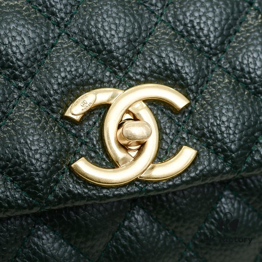 Emerald Green and Red Chanel-Style Shoulder Bag with Unique Clasp Design – Dual Carry Tote & Crossbody, Exotic Texture with Luxe Gold Hardware