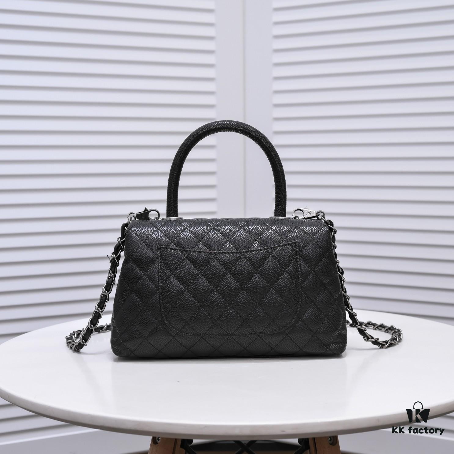 Chanel Unique Design Flap Bag, Shoulder and Handheld Dual-Purpose, Made from Imported Full-Grain Calfskin with Quilted Texture, Upgraded Gold-Tone Hardware, Handcrafted by Master Artisans