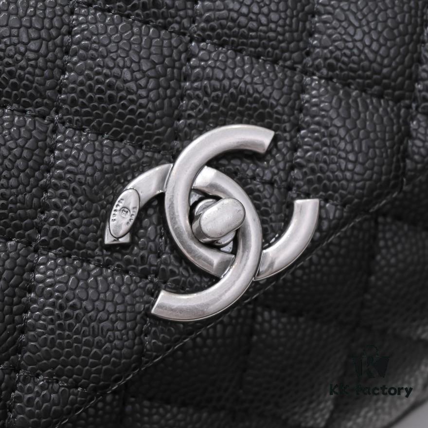 Chanel Unique Design Flap Bag, Shoulder and Handheld Dual-Purpose, Made from Imported Full-Grain Calfskin with Quilted Texture, Upgraded Gold-Tone Hardware, Handcrafted by Master Artisans
