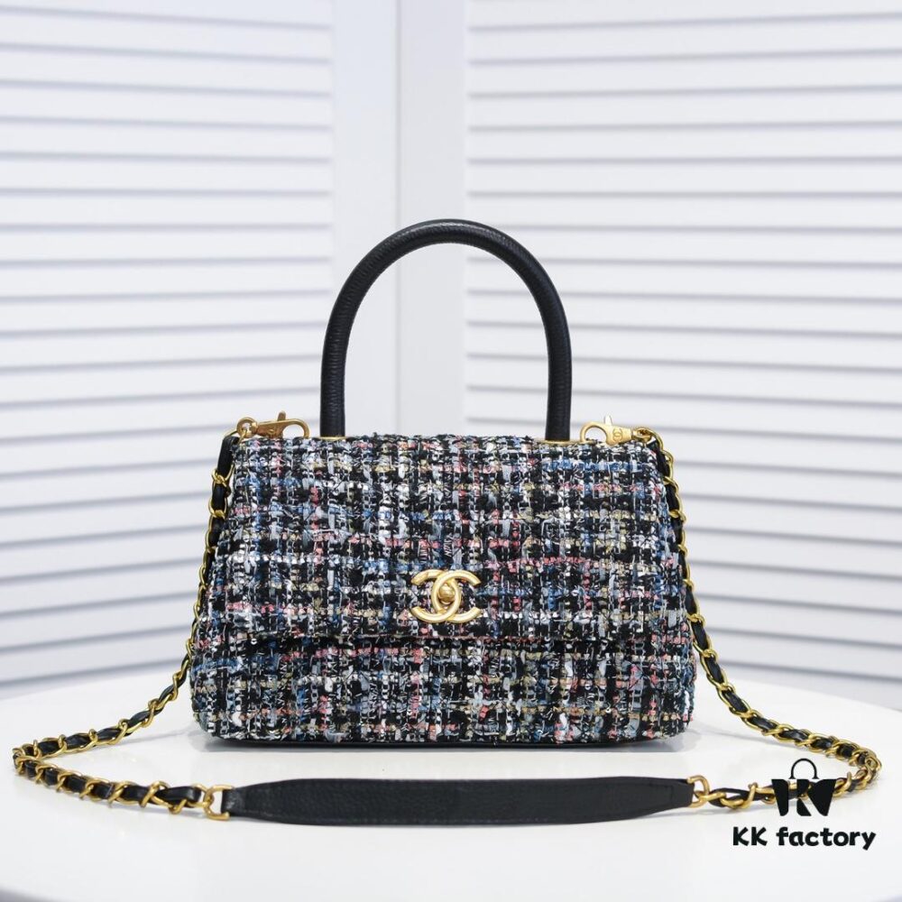 Chanel 20 Early Autumn New Arrival 💥 Unique Design Flap Bag with Shoulder and Top Handle Dual Carry Options 🙌 Premium Imported Sequined Tweed! Ⓜ One-of-a-Kind Material Paired with Upgraded Full Imported Gold-Tone Hardware 💍💍💍 Crafted by Master Artisans 😜 Pure Handmade Excellence 😏 An Elegant You Deserves a High-End Chanel Bag That Radiates Grace and Brilliance 💃 Timeless Fashion Model No.: 92991 Size: 26*16*9cm