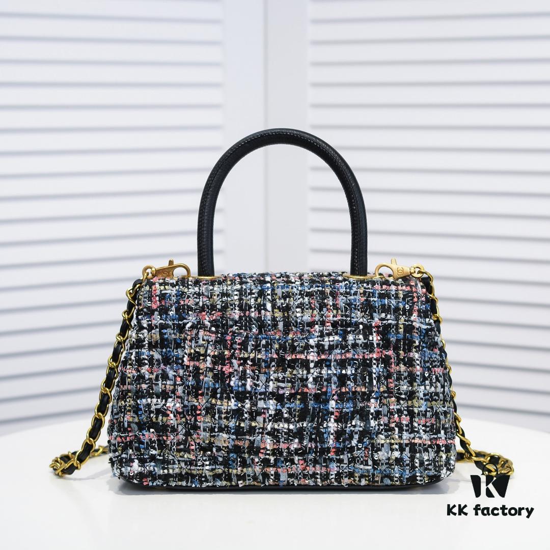 Chanel 20 Early Autumn New Arrival 💥 Unique Design Flap Bag with Shoulder and Top Handle Dual Carry Options 🙌 Premium Imported Sequined Tweed! Ⓜ One-of-a-Kind Material Paired with Upgraded Full Imported Gold-Tone Hardware 💍💍💍 Crafted by Master Artisans 😜 Pure Handmade Excellence 😏 An Elegant You Deserves a High-End Chanel Bag That Radiates Grace and Brilliance 💃 Timeless Fashion Model No.: 92991 Size: 26*16*9cm