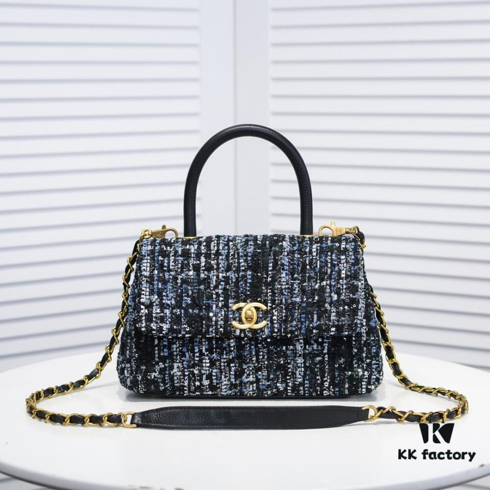 Chanel 20 Early Autumn New Arrival 💥 Unique Design Flap Bag with Shoulder and Top Handle Dual Carry Options 🙌 Premium Imported Sequined Tweed! Ⓜ One-of-a-Kind Material Paired with Upgraded Full Imported Gold-Tone Hardware 💍💍💍 Crafted by Master Artisans 😜 Pure Handmade Excellence 😏 An Elegant You Deserves a High-End Chanel Bag That Radiates Grace and Glamour 💃 Timeless Fashion Model No.: 92991 Size: 26*16*9cm