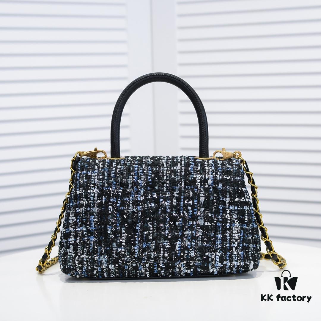 Chanel 20 Early Autumn New Arrival 💥 Unique Design Flap Bag with Shoulder and Top Handle Dual Carry Options 🙌 Premium Imported Sequined Tweed! Ⓜ One-of-a-Kind Material Paired with Upgraded Full Imported Gold-Tone Hardware 💍💍💍 Crafted by Master Artisans 😜 Pure Handmade Excellence 😏 An Elegant You Deserves a High-End Chanel Bag That Radiates Grace and Glamour 💃 Timeless Fashion Model No.: 92991 Size: 26*16*9cm