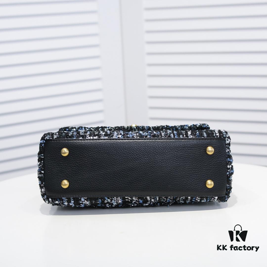 Chanel 20 Early Autumn New Arrival 💥 Unique Design Flap Bag with Shoulder and Top Handle Dual Carry Options 🙌 Premium Imported Sequined Tweed! Ⓜ One-of-a-Kind Material Paired with Upgraded Full Imported Gold-Tone Hardware 💍💍💍 Crafted by Master Artisans 😜 Pure Handmade Excellence 😏 An Elegant You Deserves a High-End Chanel Bag That Radiates Grace and Glamour 💃 Timeless Fashion Model No.: 92991 Size: 26*16*9cm