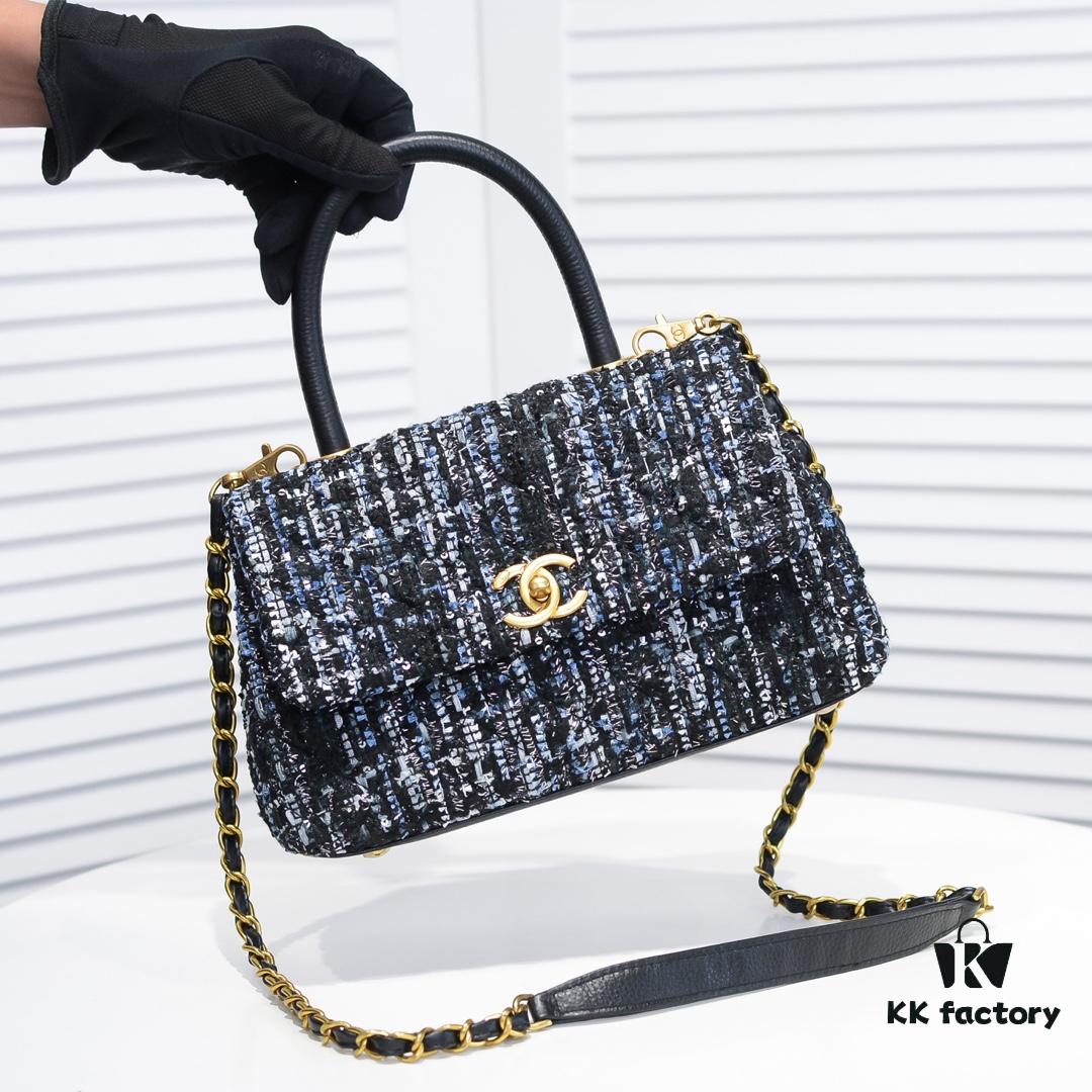 Chanel 20 Early Autumn New Arrival 💥 Unique Design Flap Bag with Shoulder and Top Handle Dual Carry Options 🙌 Premium Imported Sequined Tweed! Ⓜ One-of-a-Kind Material Paired with Upgraded Full Imported Gold-Tone Hardware 💍💍💍 Crafted by Master Artisans 😜 Pure Handmade Excellence 😏 An Elegant You Deserves a High-End Chanel Bag That Radiates Grace and Glamour 💃 Timeless Fashion Model No.: 92991 Size: 26*16*9cm