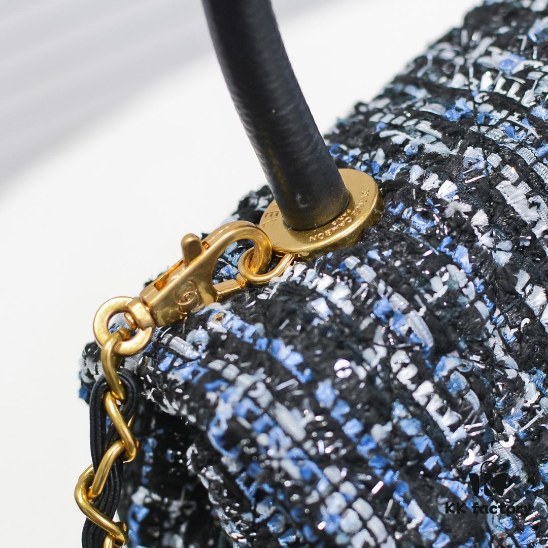 Chanel 20 Early Autumn New Arrival 💥 Unique Design Flap Bag with Shoulder and Top Handle Dual Carry Options 🙌 Premium Imported Sequined Tweed! Ⓜ One-of-a-Kind Material Paired with Upgraded Full Imported Gold-Tone Hardware 💍💍💍 Crafted by Master Artisans 😜 Pure Handmade Excellence 😏 An Elegant You Deserves a High-End Chanel Bag That Radiates Grace and Glamour 💃 Timeless Fashion Model No.: 92991 Size: 26*16*9cm