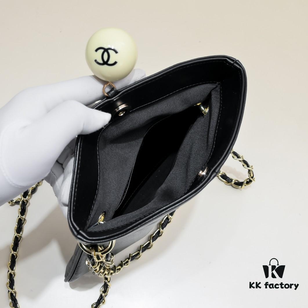 Chanel 24P Hobo Vintage Ping Pong Handbag, Dual-Use Practical Bag with Crossbody Leather-Threaded Chain