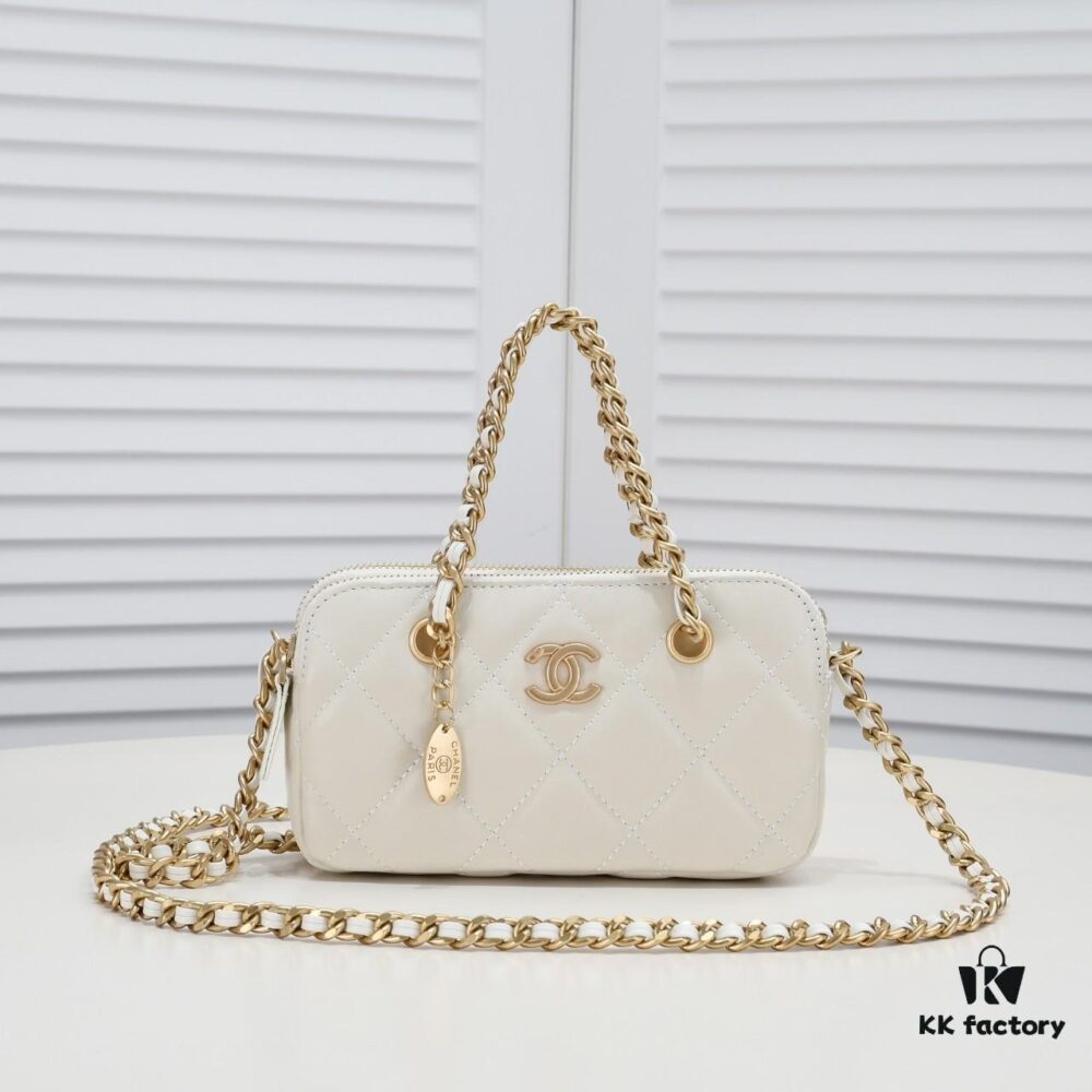 Chanel 23K Gold Coin Chain Bag Vintage Style Fashionable and Versatile Handbag