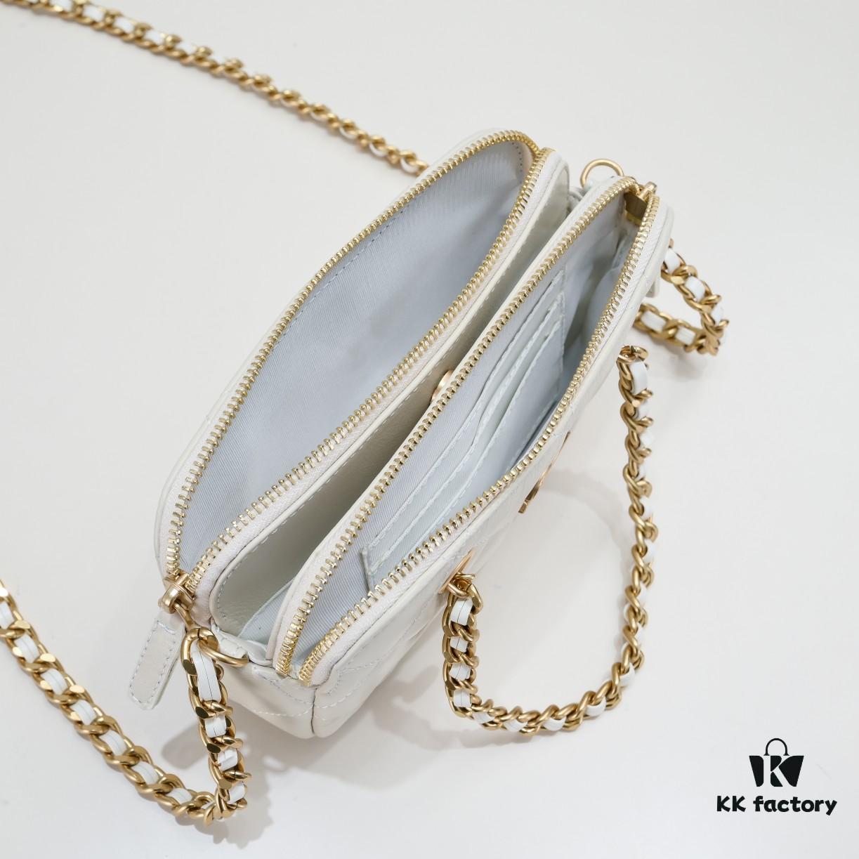 Chanel 23K Gold Coin Chain Bag Vintage Style Fashionable and Versatile Handbag