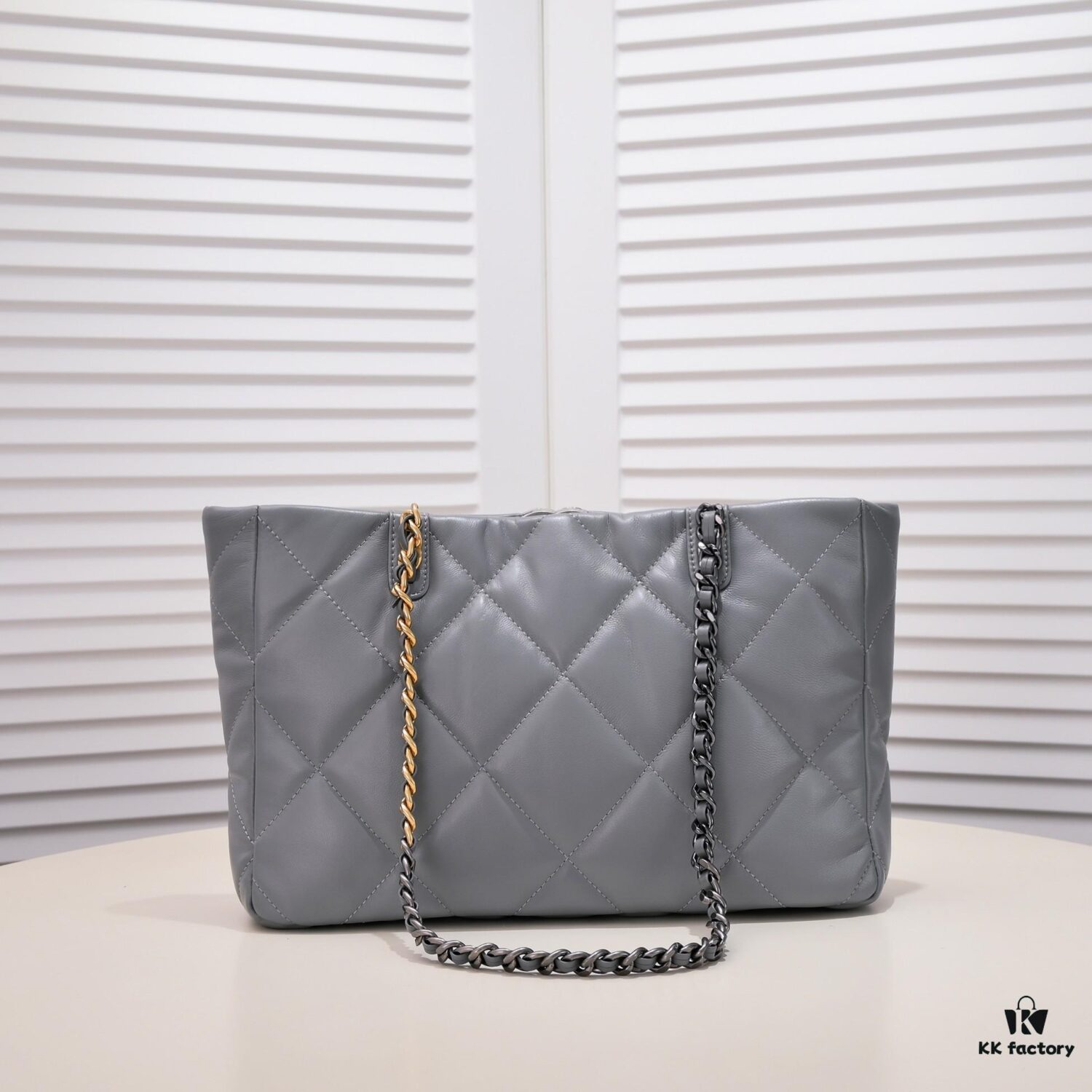 Mini CHANEL 22B 19BAG Tote Black Gold Italian First-Class GR Lamb Leather