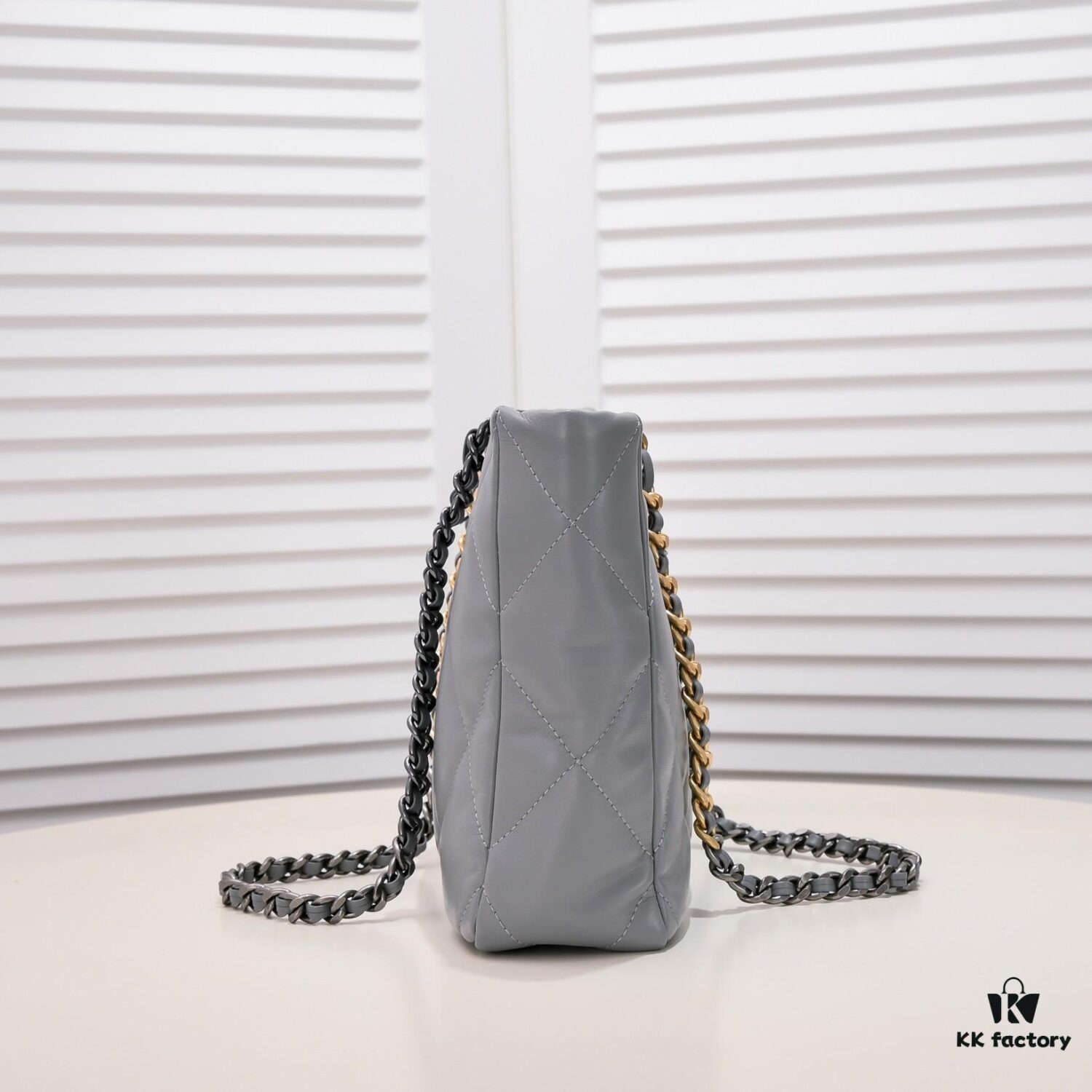 Mini CHANEL 22B 19BAG Tote Black Gold Italian First-Class GR Lamb Leather