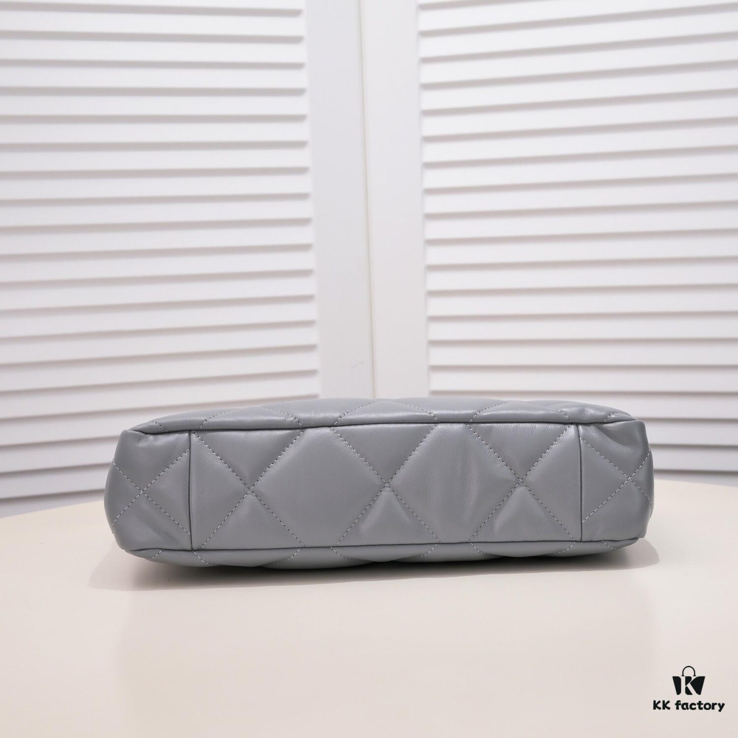 Mini CHANEL 22B 19BAG Tote Black Gold Italian First-Class GR Lamb Leather