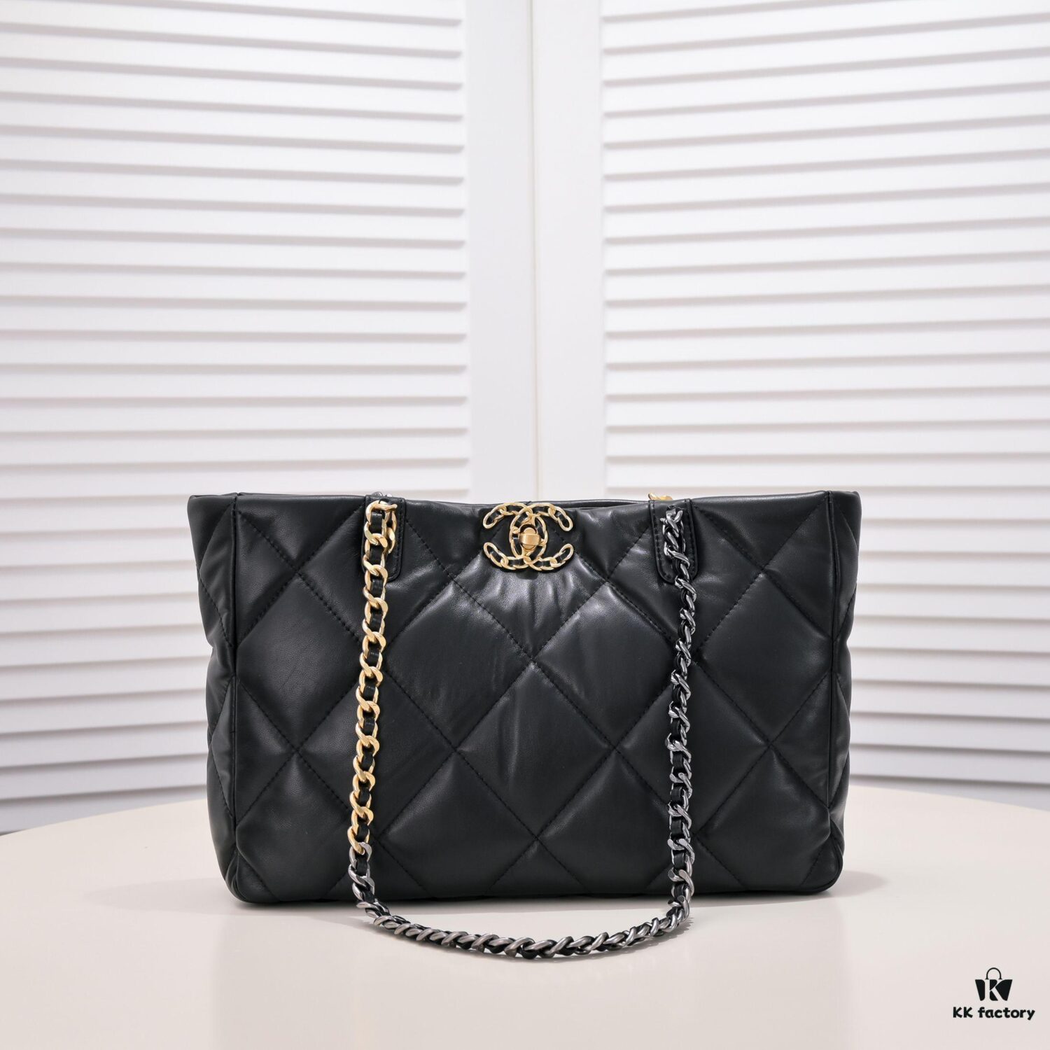 Mini CHANEL 22B 19BAG Tote Black Gold Italian First-Class GR Lamb Leather