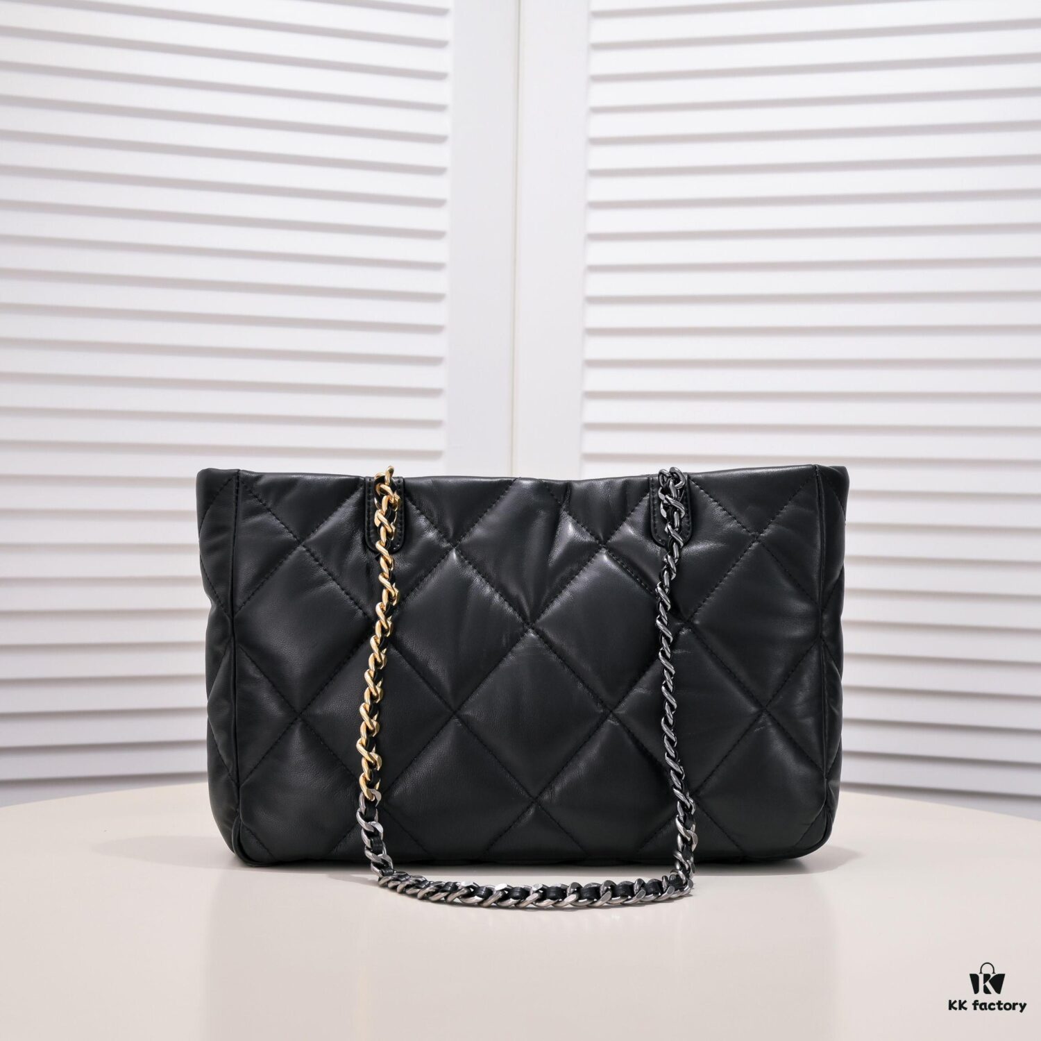 Mini CHANEL 22B 19BAG Tote Black Gold Italian First-Class GR Lamb Leather