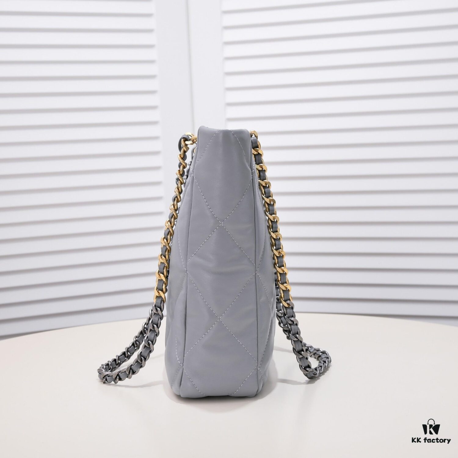 Mini CHANEL 22B 19BAG Tote Black Gold Italian First-Class GR Lamb Leather