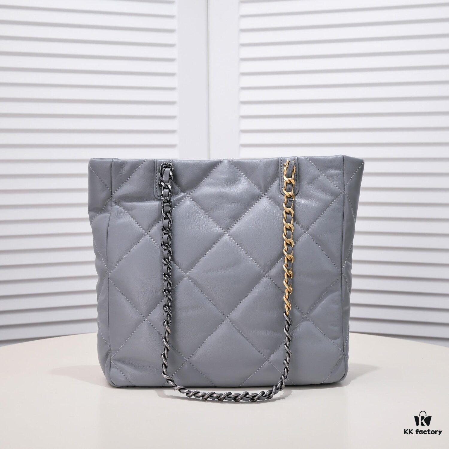 Mini CHANEL 22B 19BAG Tote Black Gold Italian First-Class GR Lamb Leather