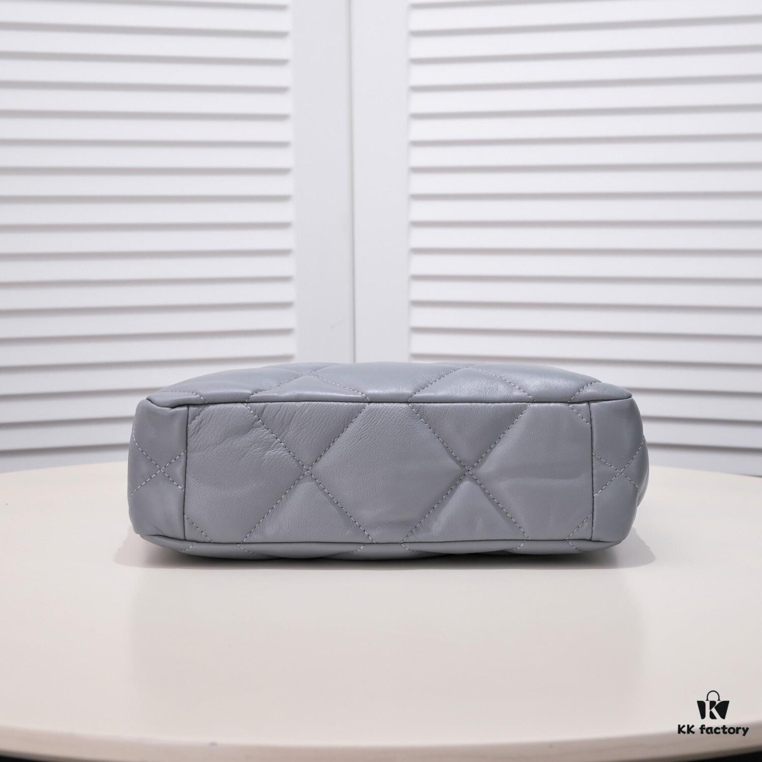 Mini CHANEL 22B 19BAG Tote Black Gold Italian First-Class GR Lamb Leather