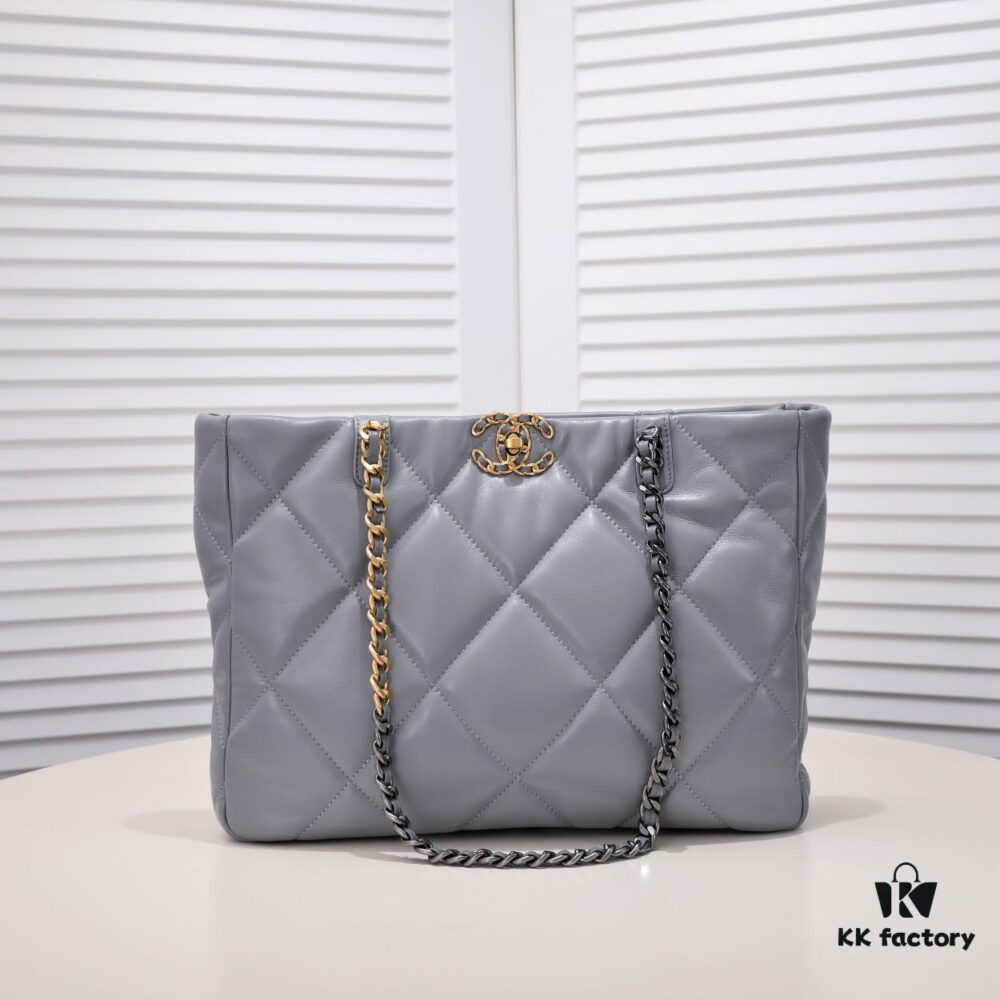 Large CHANEL 22B 19BAG Tote Black and Gold Italian First-Class GR Lamb Leather