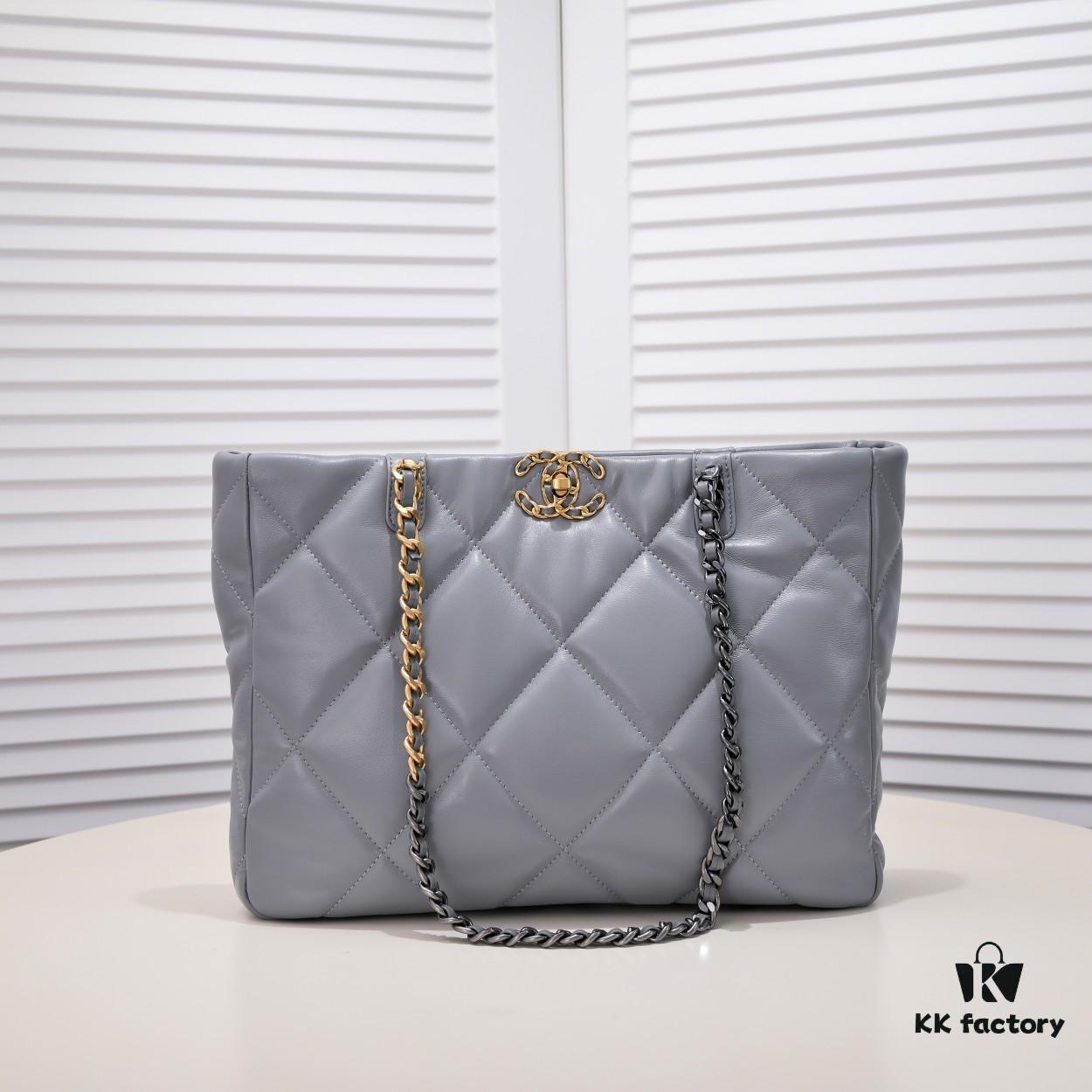 Large CHANEL 22B 19BAG Tote Black and Gold Italian First-Class GR Lamb Leather