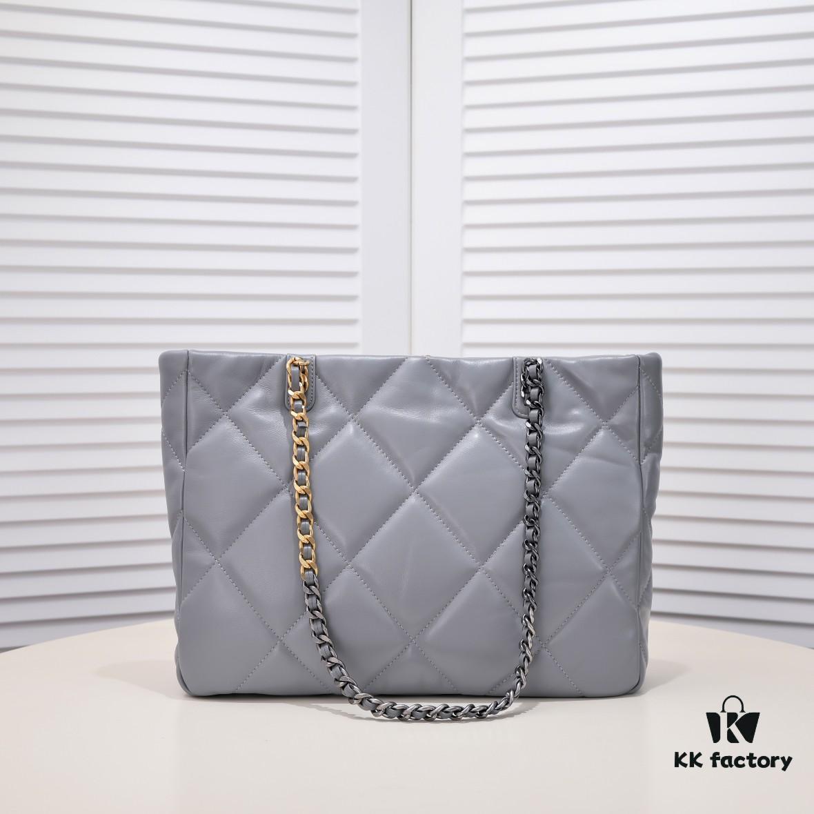 Large CHANEL 22B 19BAG Tote Black and Gold Italian First-Class GR Lamb Leather