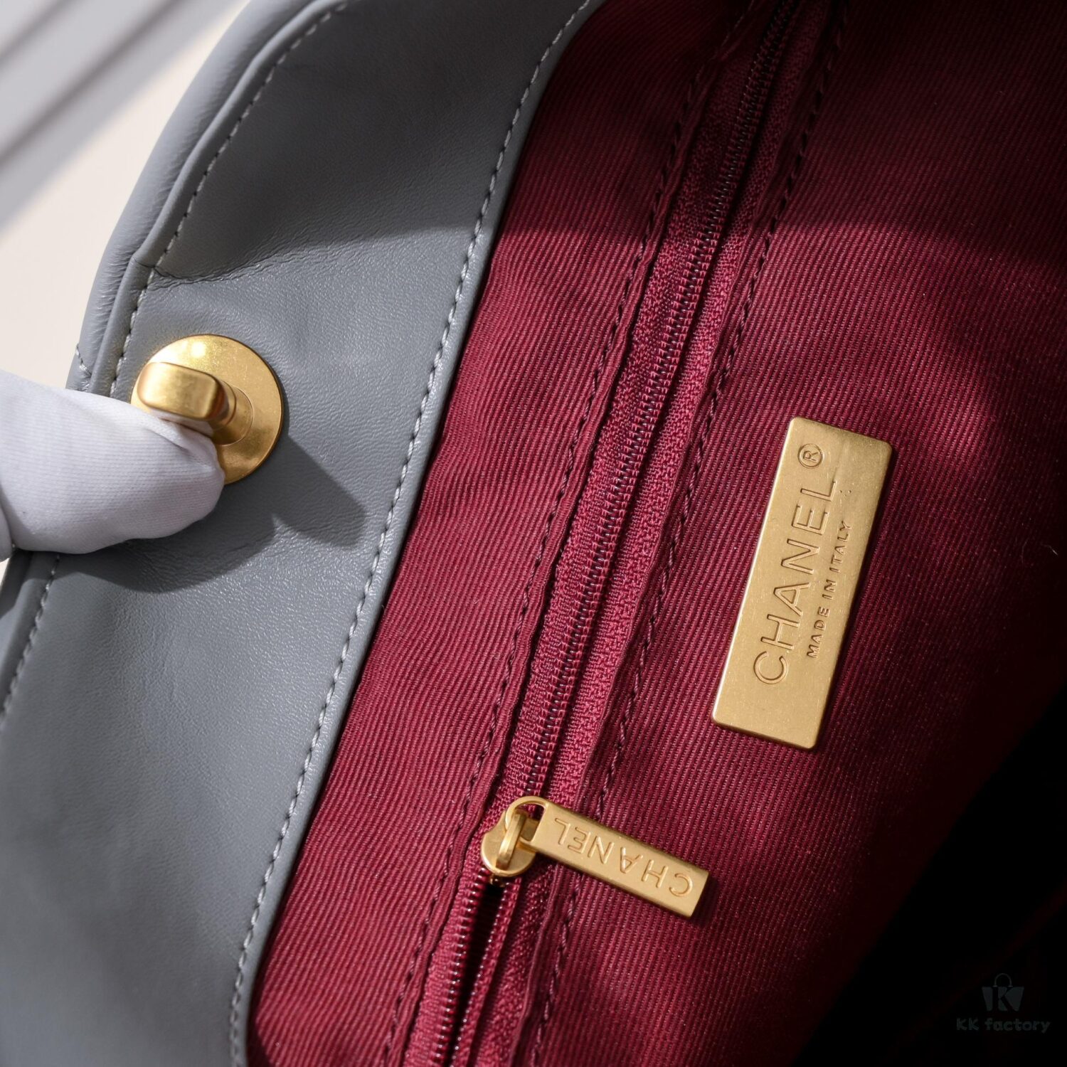 Large CHANEL 22B 19BAG Tote Black and Gold Italian First-Class GR Lamb Leather