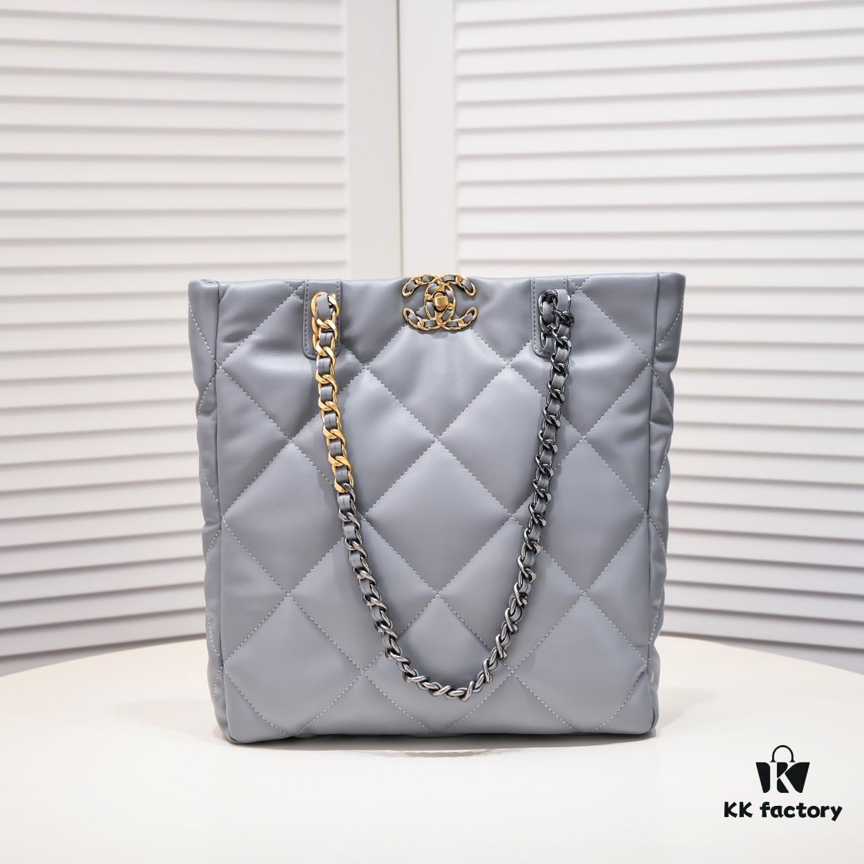 Large AS9088 CHANEL 22B 19BAG Tote Black Gold Italian First-Class GR Lambskin