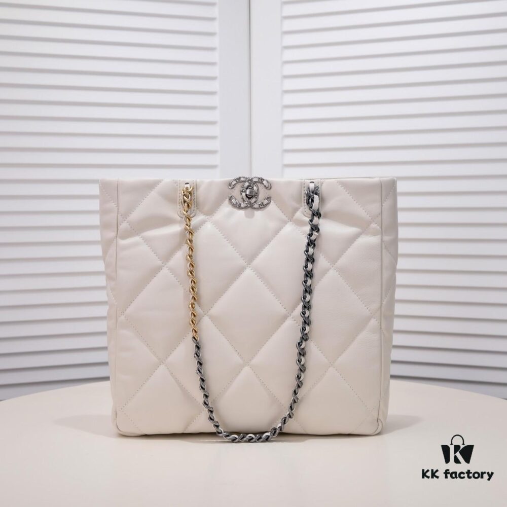 Large AS9088 CHANEL 22B 19BAG Tote Black and Gold Italian First-Class GR Lambskin