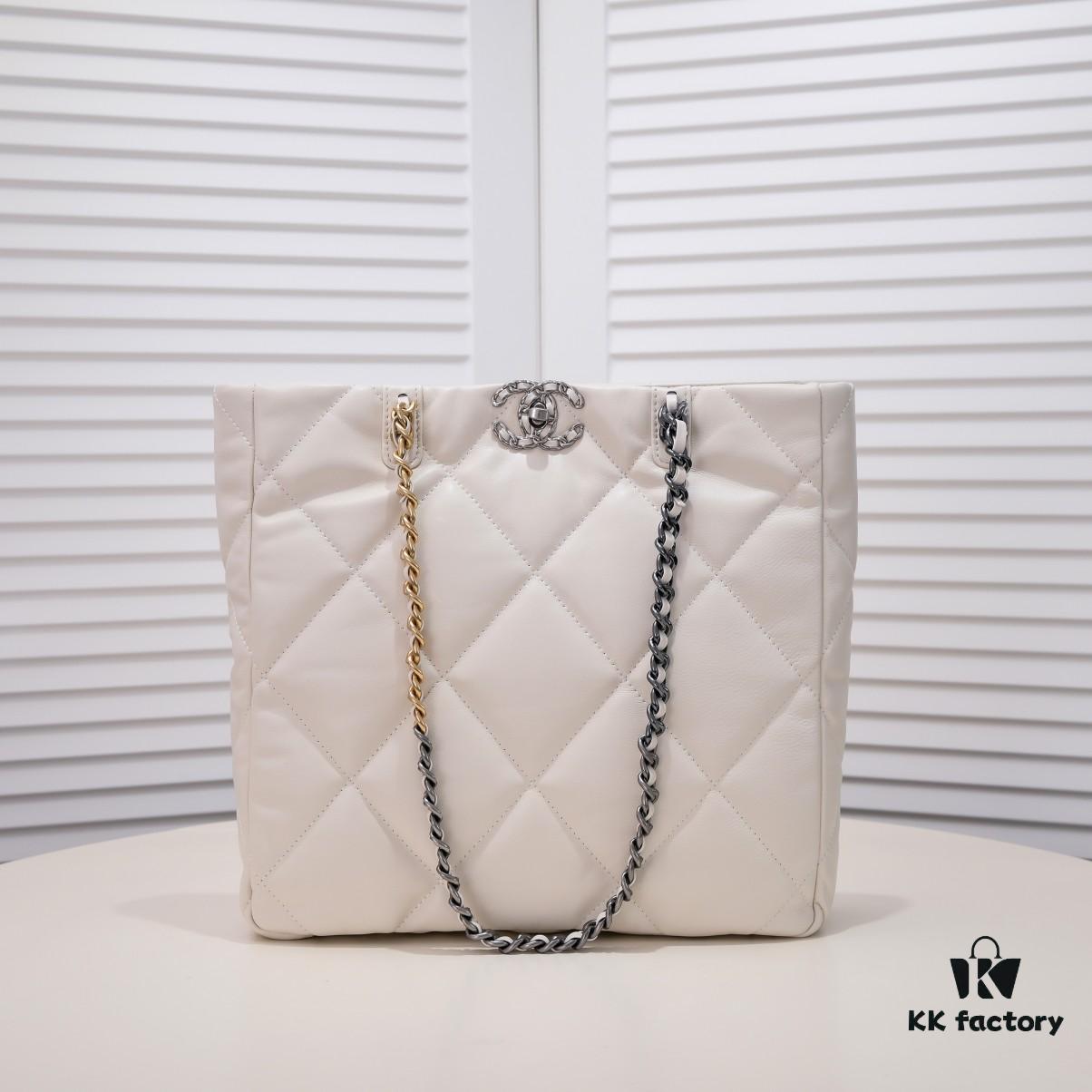 Large AS9088 CHANEL 22B 19BAG Tote Black and Gold Italian First-Class GR Lambskin