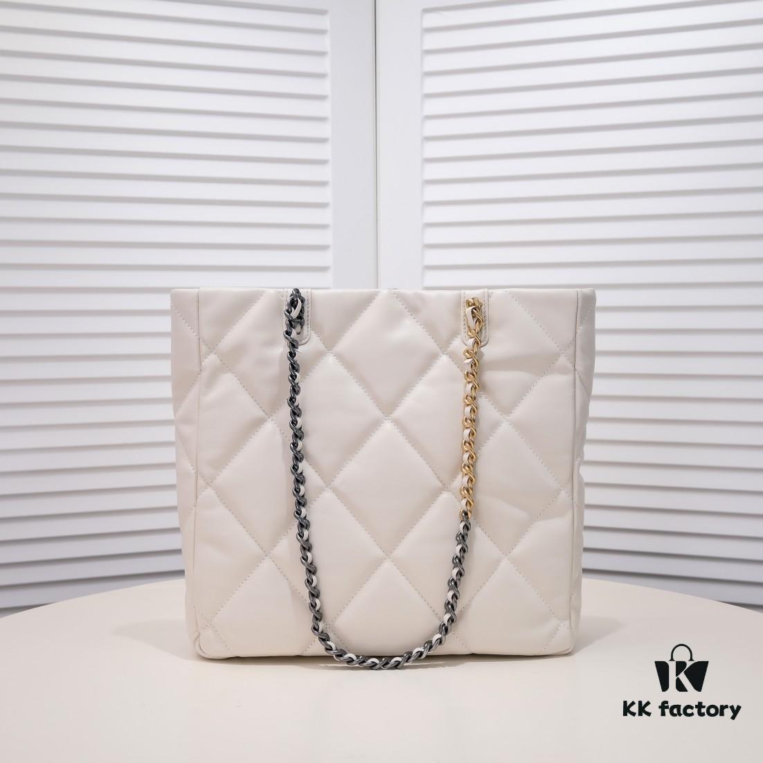 Large AS9088 CHANEL 22B 19BAG Tote Black and Gold Italian First-Class GR Lambskin