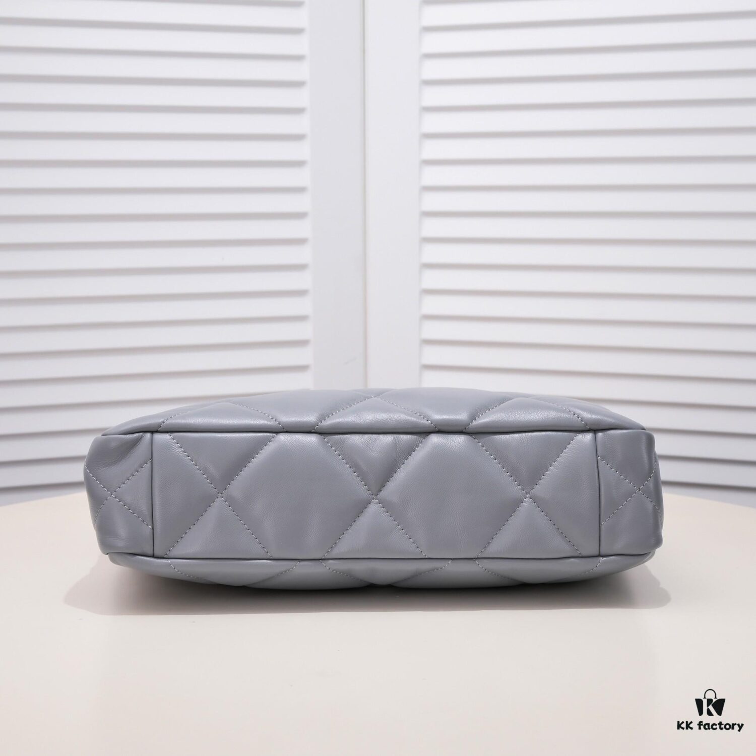 Large CHANEL 22B 19BAG Tote Black and Gold Italian First-Class GR Lamb Leather