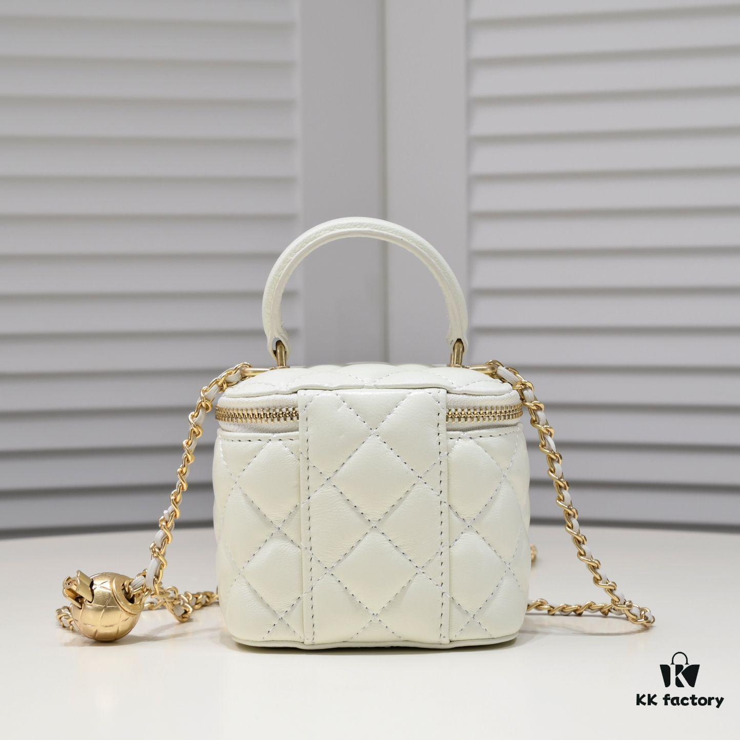 Chanel 2021 Autumn-Winter New Arrival Handheld Makeup Case Mini Storage Box