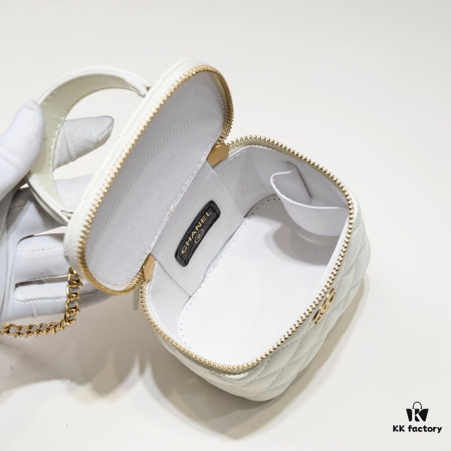 Chanel 2021 Autumn-Winter New Arrival Handheld Makeup Case Mini Storage Box