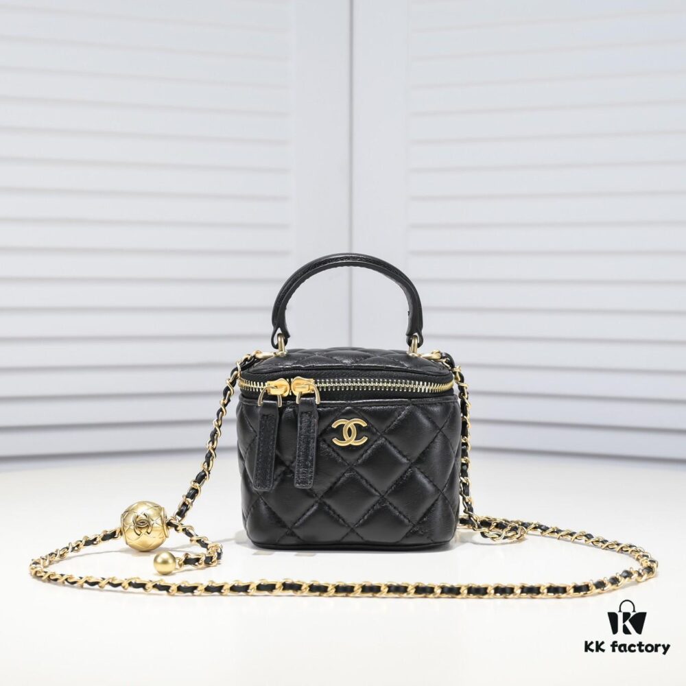 Chanel 2021 Fall/Winter New Arrival Handheld Makeup Pouch Small Storage Box