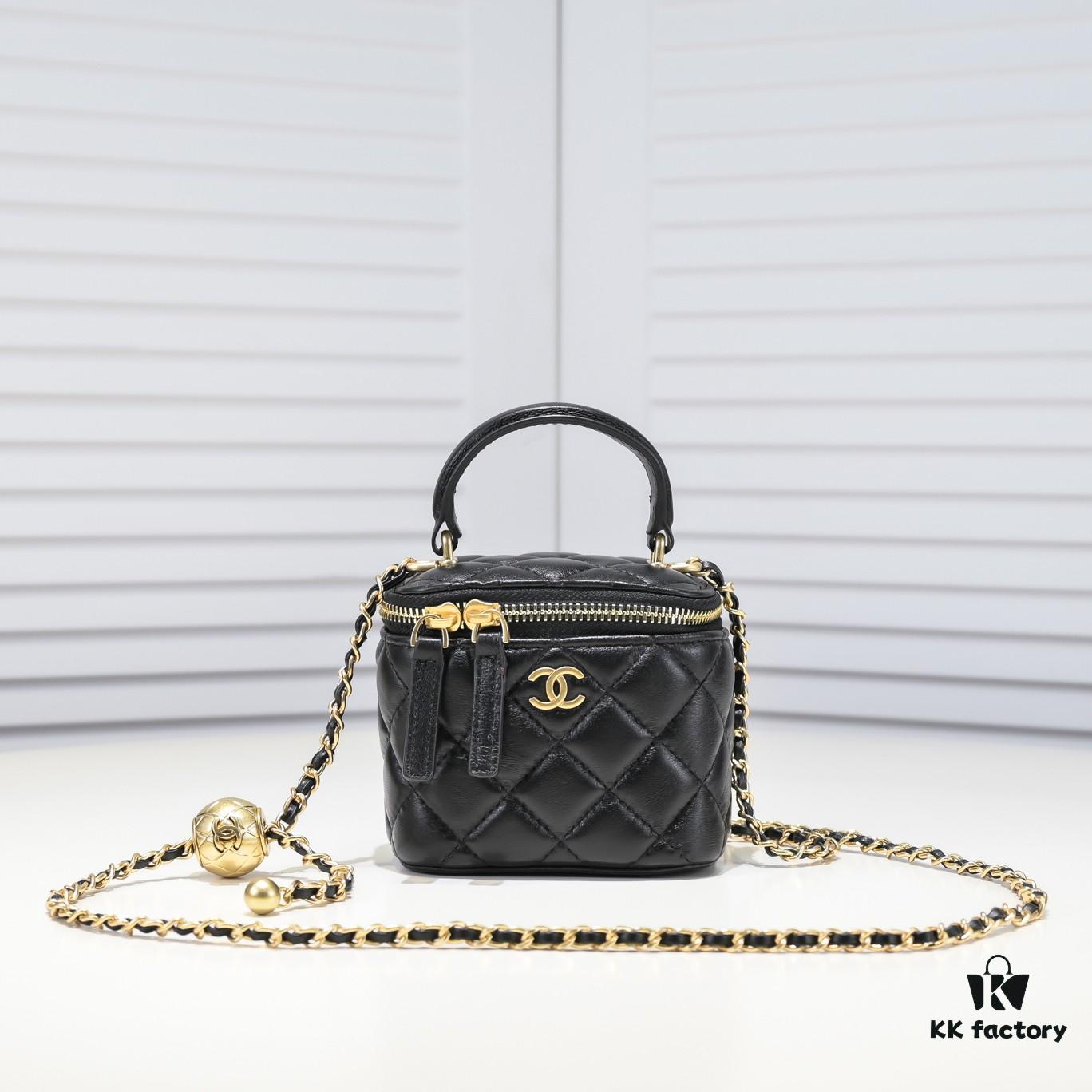 Chanel 2021 Fall/Winter New Arrival Handheld Makeup Pouch Small Storage Box