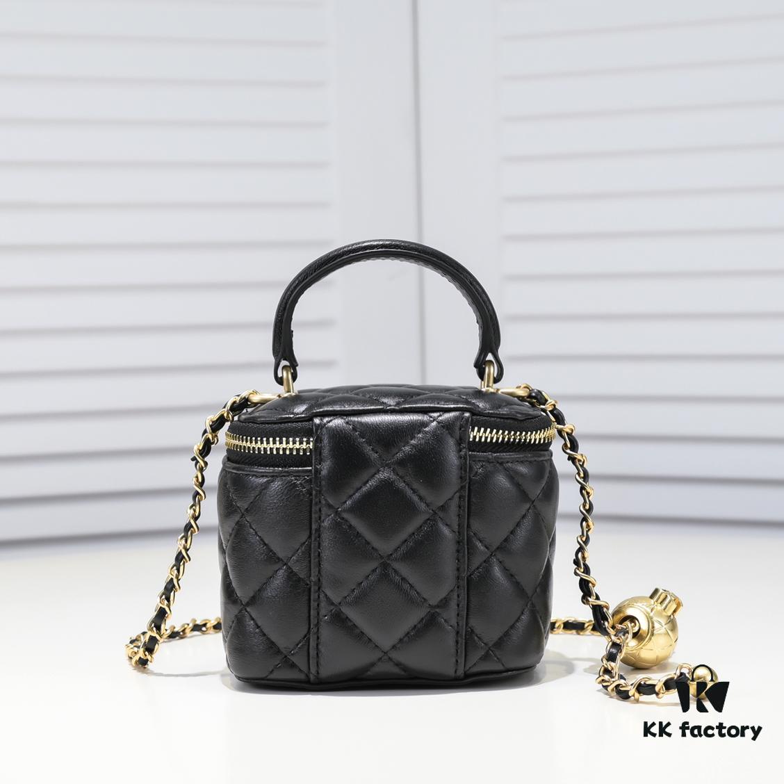 Chanel 2021 Fall/Winter New Arrival Handheld Makeup Pouch Small Storage Box