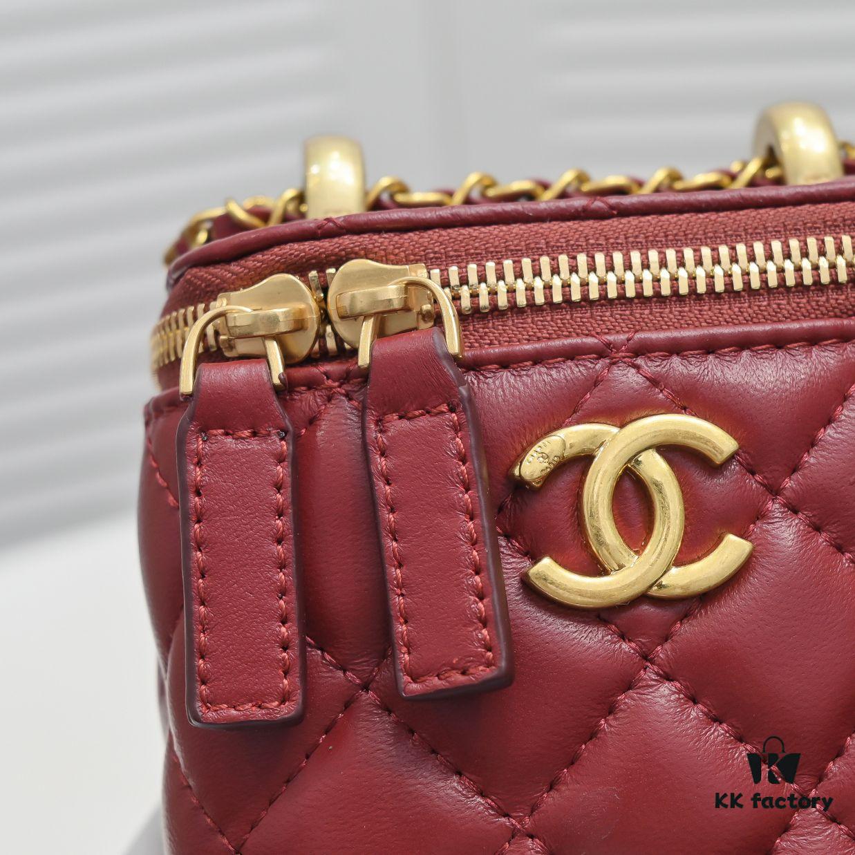 Chanel 2021 Fall/Winter New Arrival Handheld Makeup Pouch, Compact Storage Box, Authentic Hardware, Adjustable Shoulder Strap, Premium Imported Lambskin