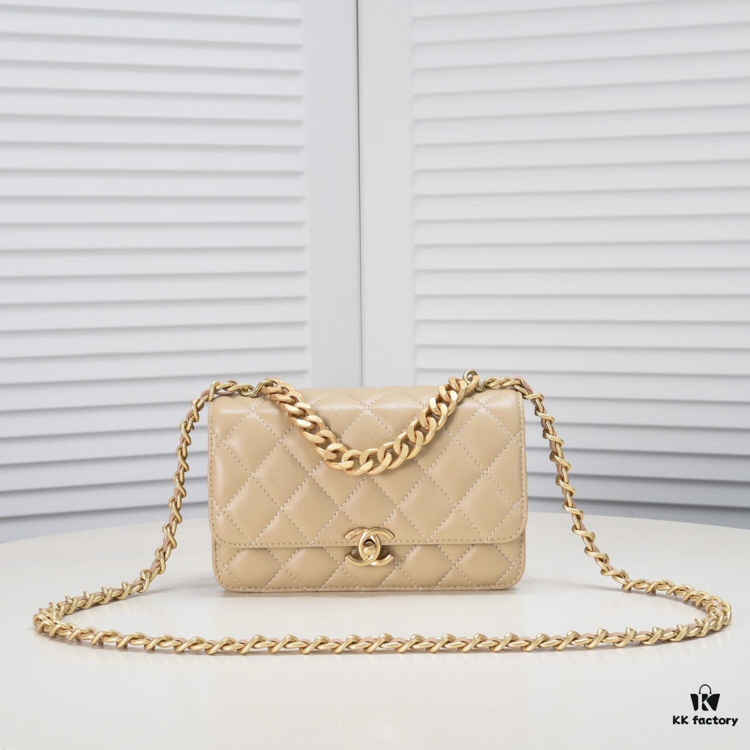 Chanel Should Be This Way: A More Relaxed and Effortlessly Refined Square Bag with a Slightly Shinier Lambskin Finish, Resembling the Le Boy Feel