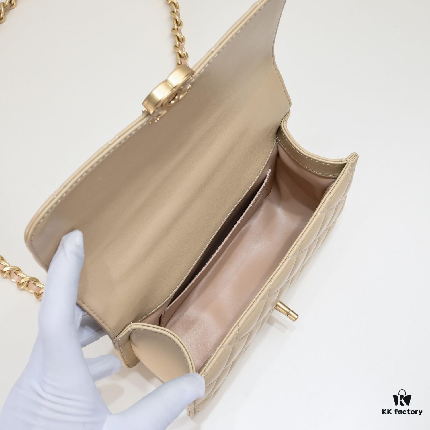 Chanel Should Be This Way: A More Relaxed and Effortlessly Refined Square Bag with a Slightly Shinier Lambskin Finish, Resembling the Le Boy Feel