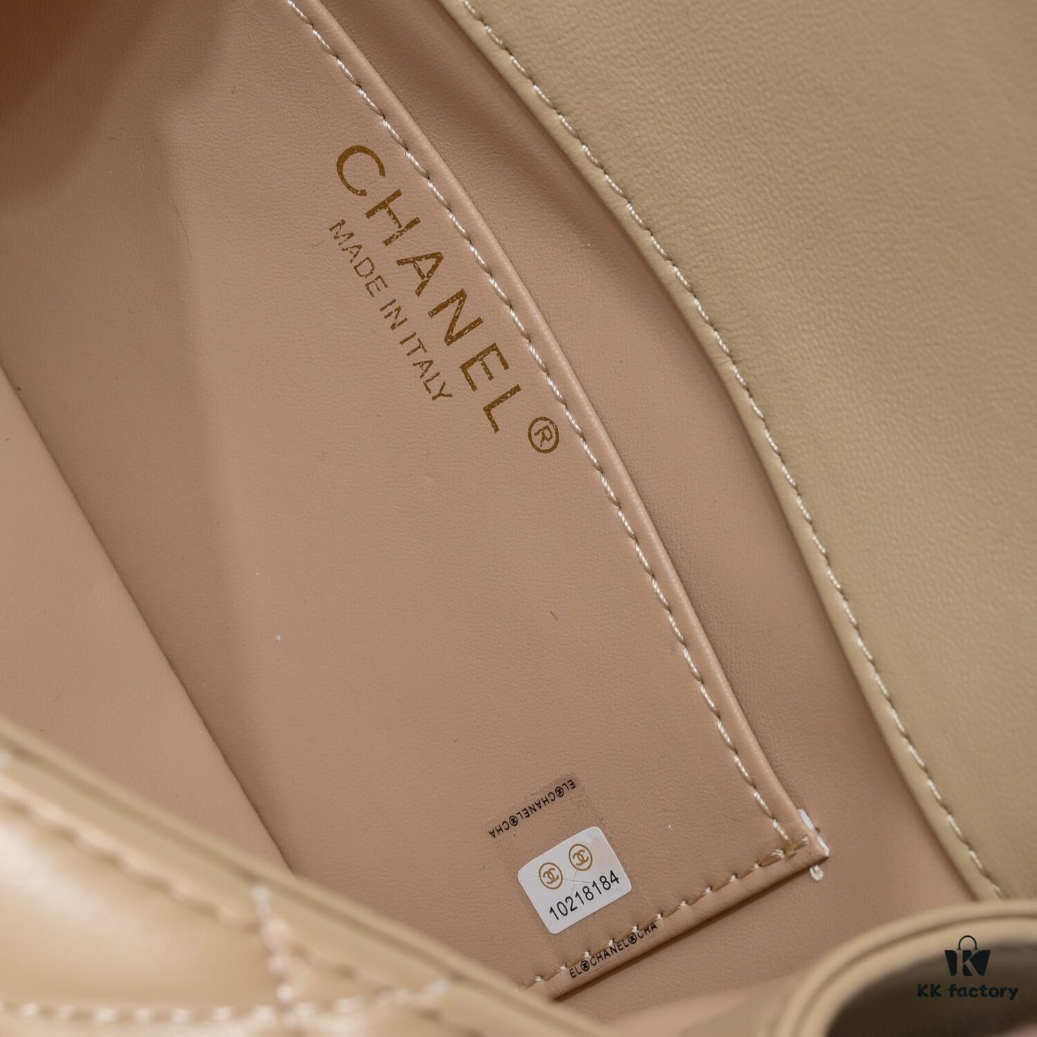 Chanel Should Be This Way: A More Relaxed and Effortlessly Refined Square Bag with a Slightly Shinier Lambskin Finish, Resembling the Le Boy Feel