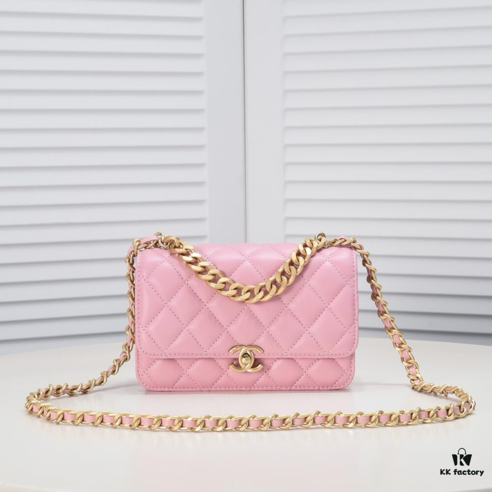 Chanel Should Be This Kind of Effortlessly Elegant – Slightly More Structured with a Shinier Leather Finish, Feeling More Like a Le Boy from the Side